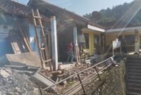 Kantor Desa Gandasoli yang sedang dalam proses perbaikan. (Foto: Istimewa/Unsource)