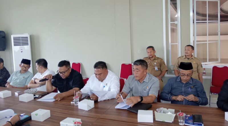 DPRD Kabupaten Sukabumi menggelar rapat kerja dengan TAPD untuk evaluasi LPPA tahun 2023 dan menyusun rekomendasi untuk paripurna. | Foto: Istimewa