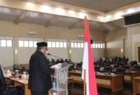 Bupati Sukabumi, H. Marwan Hamami, menghadiri rapat paripurna DPRD untuk pengambilan keputusan atas tiga Raperda, salah satunya tentang pembinaan ideologi Pancasila. | Foto: Istimewa