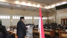Bupati Sukabumi, H. Marwan Hamami, menghadiri rapat paripurna DPRD untuk pengambilan keputusan atas tiga Raperda, salah satunya tentang pembinaan ideologi Pancasila. | Foto: Istimewa