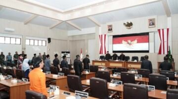 DPRD dan Bupati Sukabumi sepakati Raperda RPJPD 2025-2045, menggarisbawahi komitmen bersama untuk mewujudkan visi Sukabumi yang lebih sejahtera dan berkelanjutan. | Foto: Humas DPRD Kab. Sukabumi
