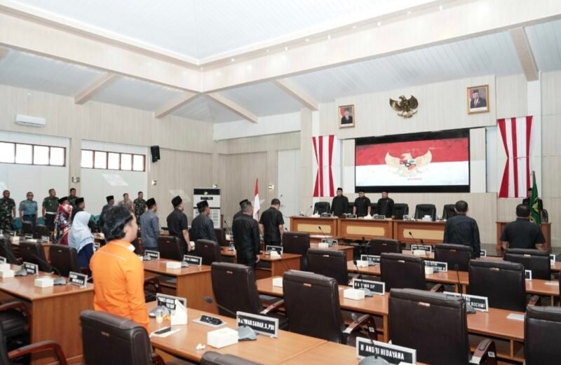 DPRD dan Bupati Sukabumi sepakati Raperda RPJPD 2025-2045, menggarisbawahi komitmen bersama untuk mewujudkan visi Sukabumi yang lebih sejahtera dan berkelanjutan. | Foto: Humas DPRD Kab. Sukabumi