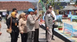 Posyandu Cempaka di Nagrak, Sukabumi, dinilai oleh tim provinsi Jawa Barat dalam lomba revitalisasi posyandu. Akankah meraih juara? | Foto: Istimewa