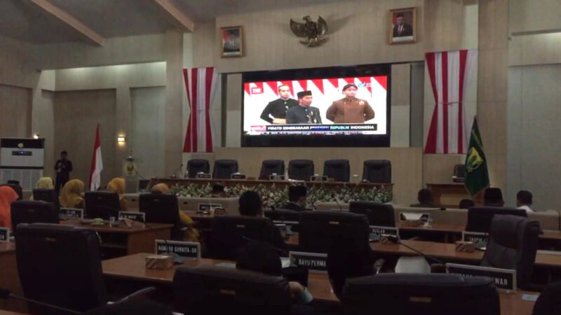 Rapat Paripurna DPRD Kabupaten Sukabumi 2024 menyimak pidato kenegaraan terakhir Presiden Jokowi. | Foto: Istimewa