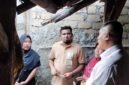 Anggota DPRD Kabupaten Sukabumi, Hamzah Gurnita, bersama Fraksi PKB salurkan gaji pertama untuk membantu rehab rumah tidak layak huni di Kecamatan Simpenan. | Istimewa