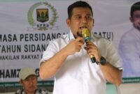 Anggota DPRD Kabupaten Sukabumi, Hamzah Gurnita, menyerap aspirasi masyarakat terkait infrastruktur dan insentif guru ngaji dalam reses perdana di Desa Cidadap. 'Kondisi infrastruktur yang layak adalah hak masyarakat,' tegasnya.