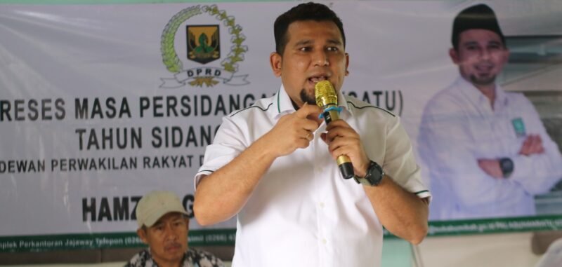 Anggota DPRD Kabupaten Sukabumi, Hamzah Gurnita, menyerap aspirasi masyarakat terkait infrastruktur dan insentif guru ngaji dalam reses perdana di Desa Cidadap. 'Kondisi infrastruktur yang layak adalah hak masyarakat,' tegasnya.