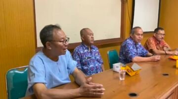 DPPKB Kabupaten Sukabumi sukses menggelar pelayanan KB MOP dalam peringatan Hari Vasektomi Sedunia 2024, dengan target meningkatkan partisipasi kontrasepsi pria.