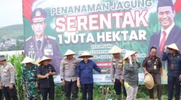 Wakil Bupati Sukabumi, H. Iyos Somantri, hadir dalam Penanaman Jagung Serentak 1 Juta Hektare se-Indonesia di Caringin, sebagai bagian dari upaya mendukung swasembada pangan 2025. | Istimewa