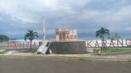 Landmark 'Karanghawu Beach' rusak akibat angin kencang. Dispar Sukabumi rencanakan desain baru untuk memastikan keamanan dan kenyamanan pengunjung. | Foto: Istimewa
