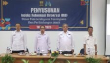 Sekda Sukabumi, Ade Suryaman, membuka workshop penguatan reformasi birokrasi di DP3A untuk meningkatkan efisiensi dan kualitas layanan publik. | Dok. Diskominfosan