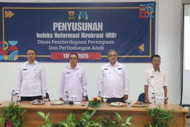 Sekda Sukabumi, Ade Suryaman, membuka workshop penguatan reformasi birokrasi di DP3A untuk meningkatkan efisiensi dan kualitas layanan publik. | Dok. Diskominfosan