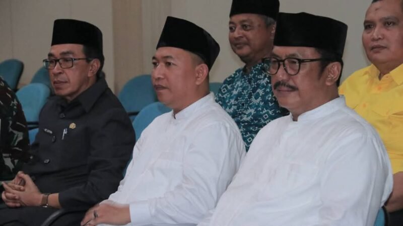 DPRD Kabupaten Sukabumi resmi menetapkan pasangan Drs. H. Asep Japar dan H. Andreas sebagai Bupati dan Wakil Bupati terpilih 2025-2030 dalam Rapat Paripurna yang juga membahas usulan pemberhentian kepala daerah periode sebelumnya. | Dok. Diskominfosan