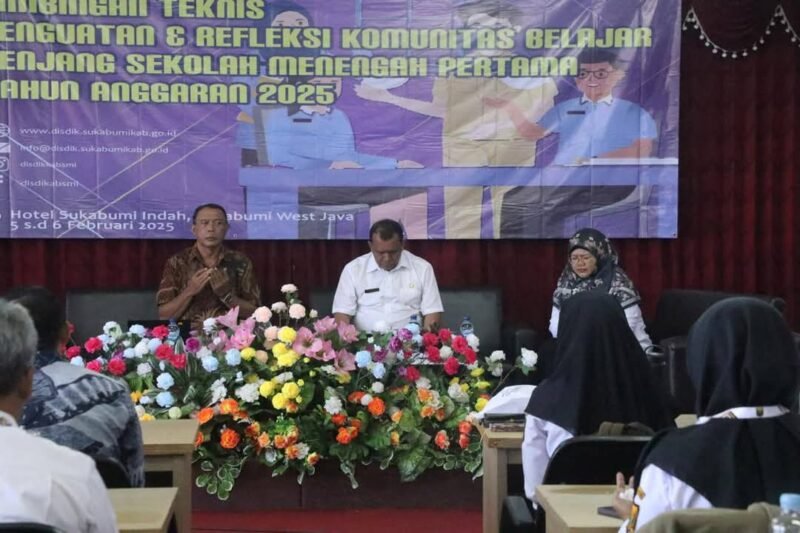 Ateng Trisnadi tutup bimtek dua hari untuk penguatan refleksi dan komunitas belajar di jenjang SMP Kabupaten Sukabumi. | Dok. Diskominfosan