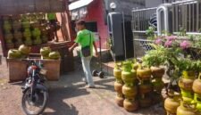 Distribusi LPG 3 Kg Berubah! Pengecer dihapus, penjualan dialihkan ke pangkalan resmi untuk memastikan harga lebih stabil. | instagram.com/danuarta_pro