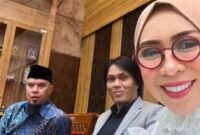 Momen haru di RDP Komisi X DPR RI! Ahmad Dhani & Melly Goeslaw hibur para guru dengan lagu mereka. Sementara itu, Presiden Prabowo umumkan kenaikan anggaran kesejahteraan guru di 2025. | Instagram.com/@melly_goeslaw