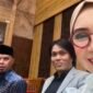 Momen haru di RDP Komisi X DPR RI! Ahmad Dhani & Melly Goeslaw hibur para guru dengan lagu mereka. Sementara itu, Presiden Prabowo umumkan kenaikan anggaran kesejahteraan guru di 2025. | Instagram.com/@melly_goeslaw