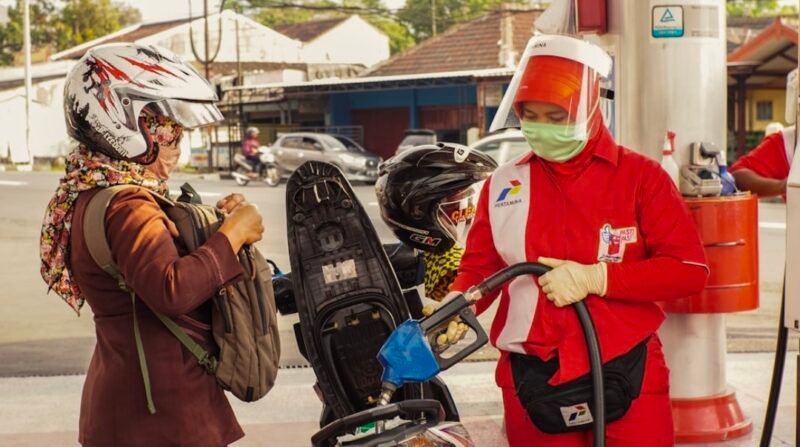 Kasus dugaan korupsi di Pertamina menyeret tujuh tersangka. Bagaimana dampaknya terhadap distribusi energi? | Unsplash/Visual Karsa