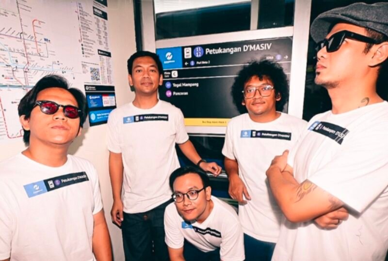 Halte Petukangan kini berganti nama menjadi Halte Petukangan D’Masiv, rayakan 22 tahun perjalanan band. | Instagram/rianekkypradipta