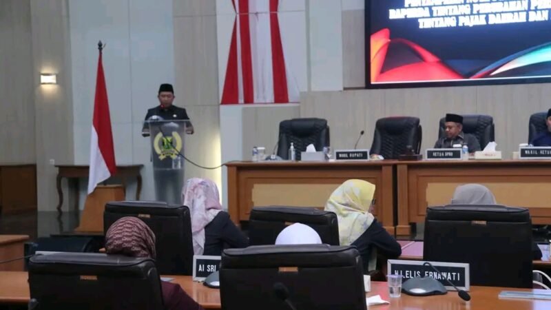 Rapat Paripurna DPRD bahas perubahan Perda pajak dan retribusi. | FB/Pemerintah Kabupaten Sukabumi