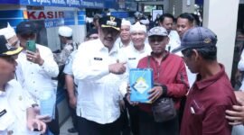 Bupati pantau pemutihan pajak, warga diajak manfaatkan momen. | FB/Pemerintah kabupaten Sukabumi