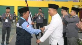 Wabup Sukabumi lepas 442 jemaah haji Kloter 18, tekankan kesiapan fisik, mental, dan semangat kebersamaan. | Fb/Pemerintah Kabupaten Sukabumi