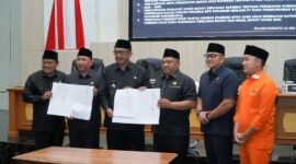 Bupati dan Wabup Sukabumi bahas Raperda strategis dalam Rapat Paripurna DPRD. | Fb/Pemerintah Kabupaten Sukabumi