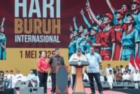 Prabowo tanggapi keluhan buruh soal pajak saat peringatan Hari Buruh 2025 di Monas. | Instagram/presidenrepublikindonesia