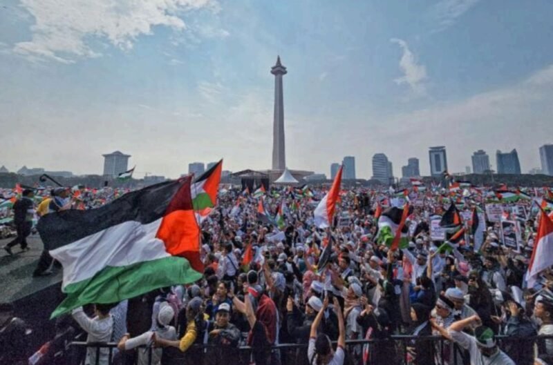 Aksi damai bela Palestina di Kedubes AS, Jakarta, diwarnai simbol semangka. | X.com/aniesbaswedan