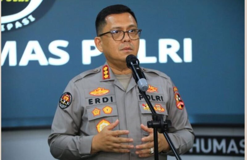 Polri ungkap jaringan penyebar pornografi melalui grup Facebook 'Fantasi Sedarah'. Enam pelaku diamankan. | Dok. Polres Ternate