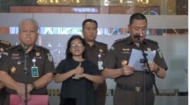 Mantan Dirut Sritex resmi ditahan atas dugaan korupsi kredit bank. | YouTube.com/KejaksaanRI