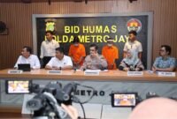 Dua pelaku bobol rekening pensiunan lewat APK, rugikan korban Rp 304 juta. | Instagram/poldametrojaya
