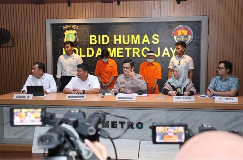 Dua pelaku bobol rekening pensiunan lewat APK, rugikan korban Rp 304 juta. | Instagram/poldametrojaya