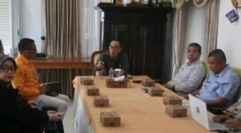 Sekda pimpin rakor pembentukan tim remunerasi BLUD Sukabumi. | Fb/Pemerintah Kabupaten Sukabumi 