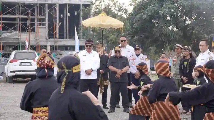 Bupati resmikan pembangunan Alun-Alun Jampangtengah, warga sambut penuh harap. | Fb/Pemerintah Kabupaten Sukabumi 
