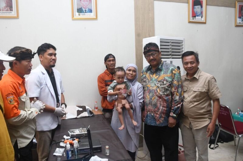 Sunatan massal meriahkan HJKS ke-155, 155 anak ikut serta.