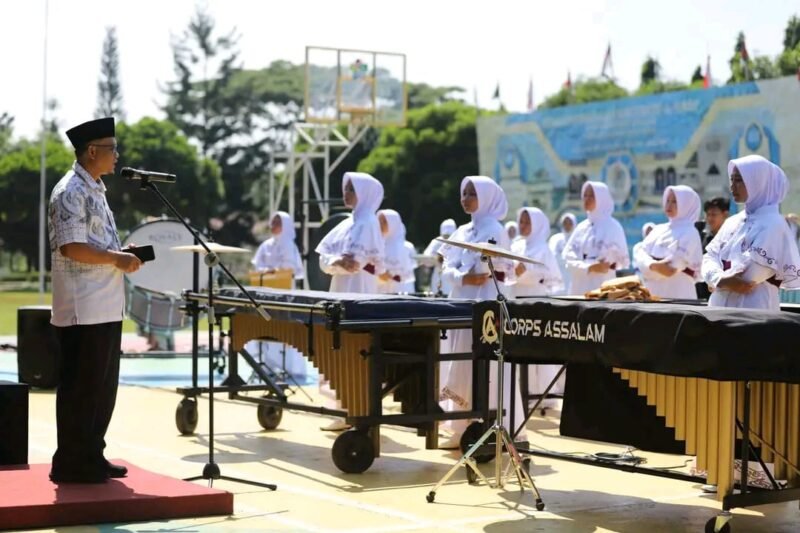 Corps Putri Assalam resmi dilepas ke Kejuaraan Marching Band Internasional Piala Raja Hamengku Buwono 2025! | Fb/Pemerintah kabupaten Sukabumi 
