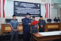 DPRD Sukabumi sahkan RAPBD 2026 dan Raperda Penataan Toko Swalayan.