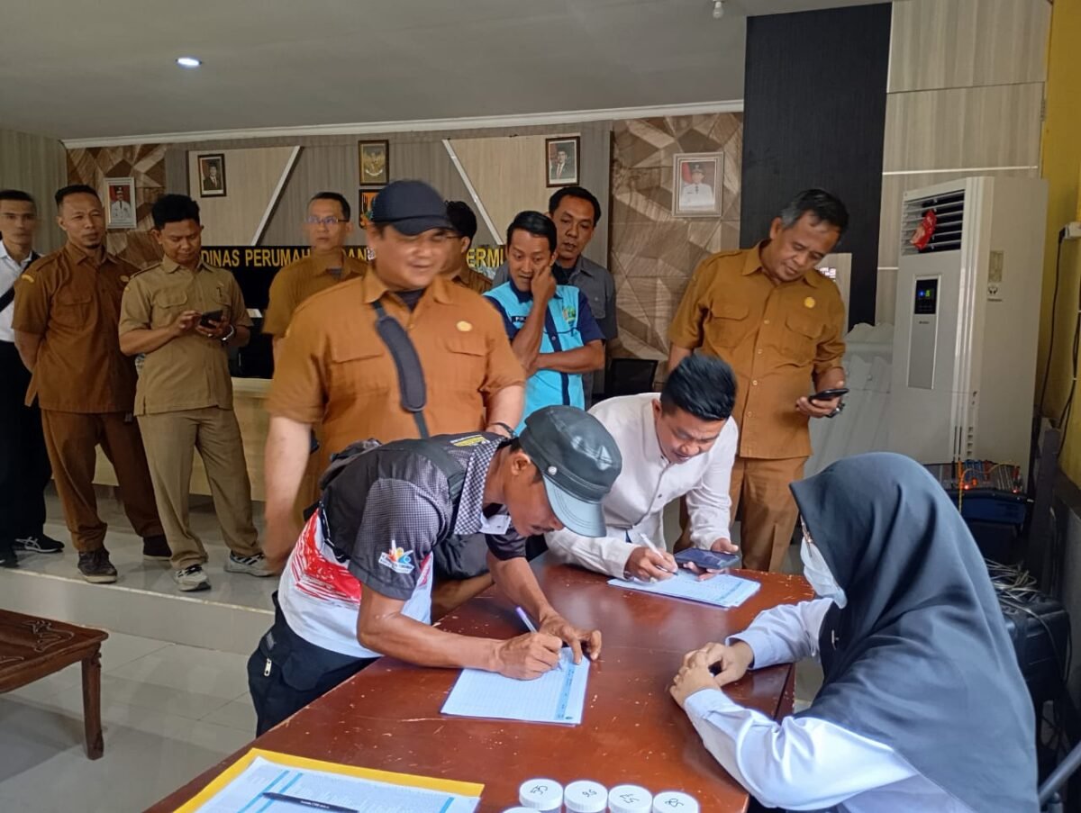 Seluruh pegawai Disperkim Sukabumi dinyatakan negatif narkoba setelah menjalani tes urine bersama BNNK.