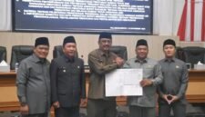 Bupati Sukabumi bahas delapan Raperda strategis dalam rapat paripurna DPRD. | FB/Pemerintah Kabupaten Sukabumi