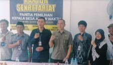 Pembekalan Panitia Pilkades PAW dan pembinaan Bumdesma di Desa Pawenang.