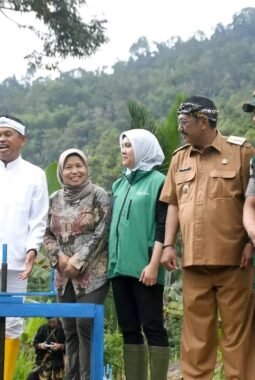 Gubernur Jabar Resmikan Renovasi PLTMH Ciganas, Dorong Warga Gunakan Listrik Secara Produktif