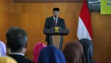 100 PNS Sukabumi terima Satyalancana, Bupati dorong kinerja lebih profesional. | Fb/Pemerintah Kabupaten Sukabumi