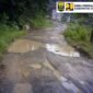 35 persen jalan kabupaten di Sukabumi masih rusak berat.