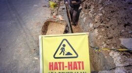 Pemeliharaan drainase jaga kekuatan ruas jalan Caringin–Cidahu.