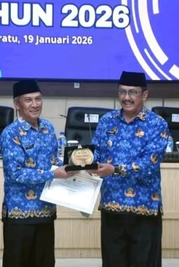 Pemkab Sukabumi Jalin Kerja Sama dan Serahkan Penghargaan dalam Rapat Dinas Januari 2026