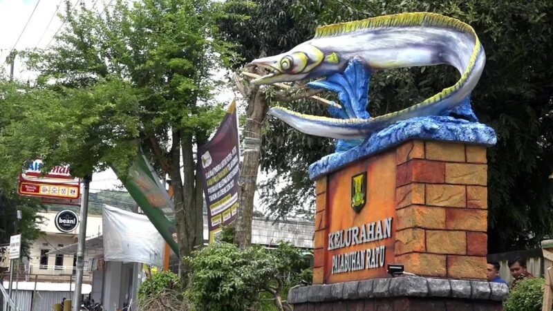 Tugu Ikan Layur kini menjadi ikon dan penanda wilayah Kelurahan Palabuhanratu. | Fb/Pemerintah Kabupaten Sukabumi 
