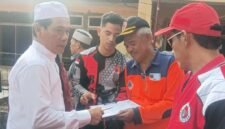 Junajah Jajah Nurdiansyah salurkan bantuan bagi korban pergerakan tanah di Bantargadung.