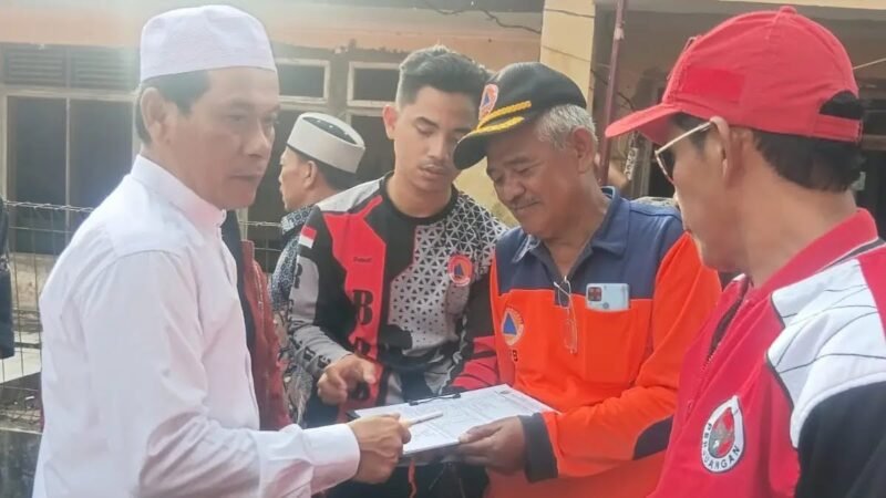 Junajah Jajah Nurdiansyah salurkan bantuan bagi korban pergerakan tanah di Bantargadung.