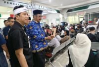 Bupati Sukabumi apresiasi kemudahan layanan STNK tanpa KTP lama di Samsat Cibadak. (fb/Pemerintah Kabupaten Sukabumi)